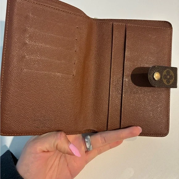 Louis Vuitton LV Monogram Wallet - Picture 6 of 10